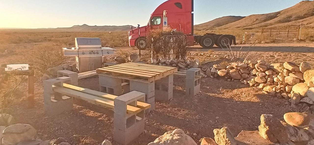 Camping At Desert Gardens Oasis At Lobo, Texas Van Horn Kültér fotó